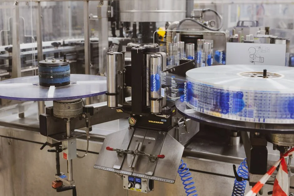 Close-up of automated machinery in a Lipik factory's production line. - 广州包装材料机械设备研发企业怎么构建专利壁垒防止竞品抄袭packaging machinery